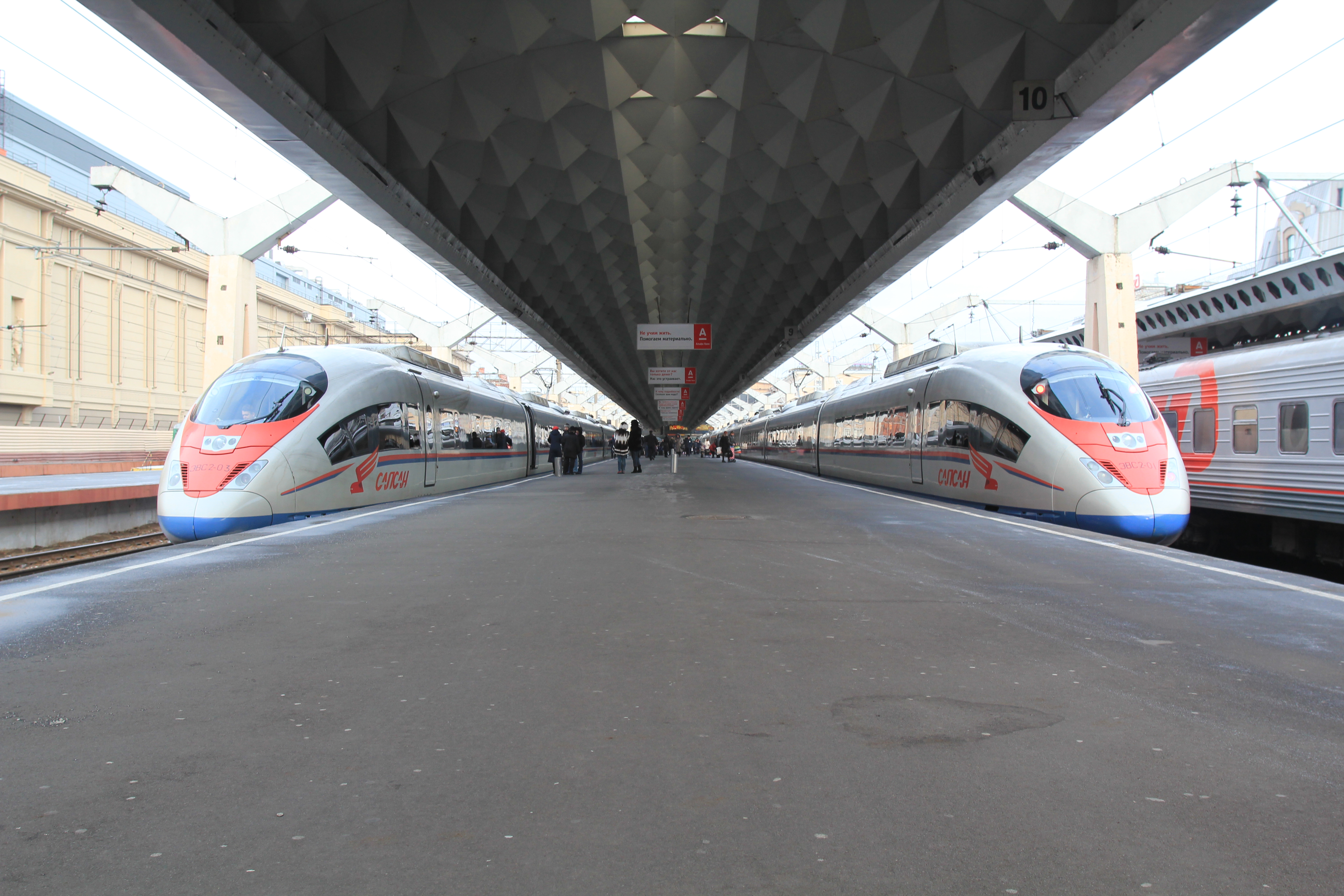 Сапсан спб москва время в пути. Сапсан Москва Питер. Сапсан поезд. Скоростной поезд Сапсан. Поезд Москва Питер Сапсан.